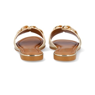 Sandálias rasas femininas bege com detalhe dourado e sola castanho clara em fundo branco