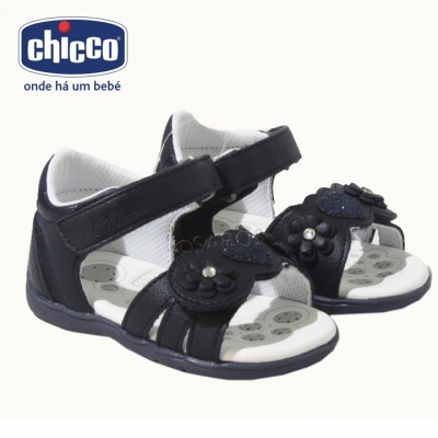 Sandálias infantis pretas e brancas Chicco com decoração floral e fecho em velcro