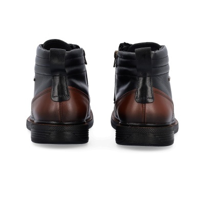 Botas de cano alto em pele preta e castanha vistas de trás
