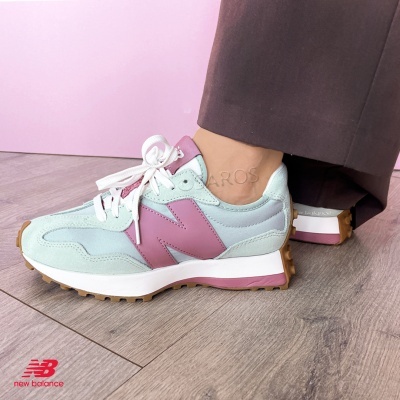 Ténis New Balance verde água e rosa com sola branca e castanha