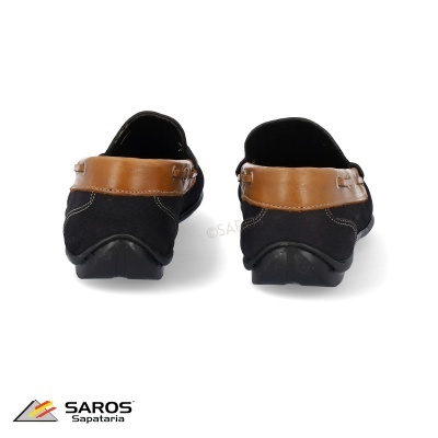 Sapatos mocassim em tecido preto com detalhe em pele castanha e sola preta