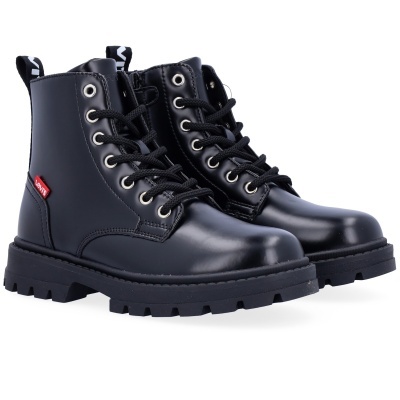 Botas pretas com atacadores e etiqueta vermelha Levis