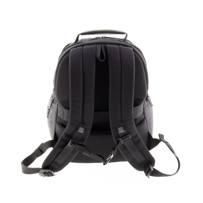 Mochila preta vista por trás com alças acolchoadas