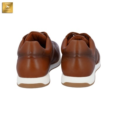 Ténis castanhos de pele vista traseira