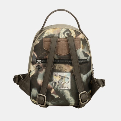 Mochila pequena camuflada com bolso e alças castanhas