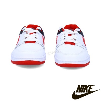 Ténis Nike brancos com vermelho e preto em fundo branco