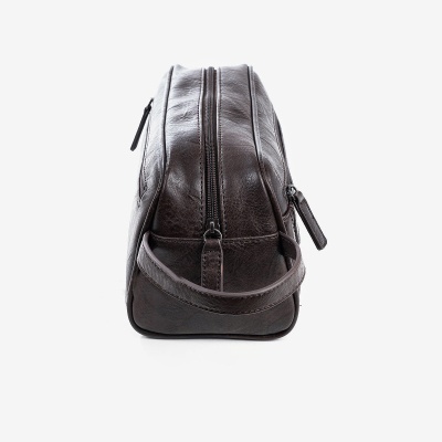 Necessaire de couro castanho escuro com fecho e alça lateral