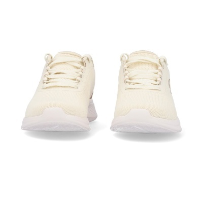 Par de sapatilhas desportivas cor creme com atacadores e sola branca.