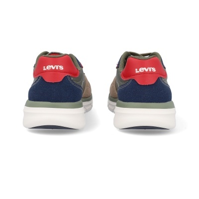 Sapatilhas Levis vistas pela traseira com sola branca e detalhe vermelho no calcanhar