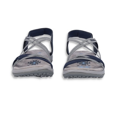 Sandálias cinza e azul escuro com tiras cruzadas e sola antiderrapante