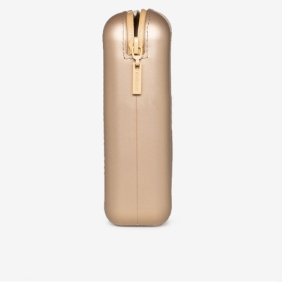 Estojo de óculos dourado com fecho de correr e textura lisa