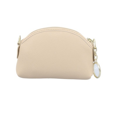 Carteira pequena bege com fecho e pendente metálico