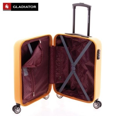 Mala de viagem rígida amarela aberta com interior vinho e puxador preto