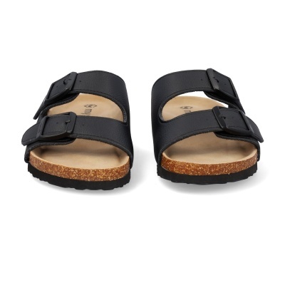 Sandálias pretas com duas tiras e fivelas, sola em cortiça sobre fundo branco