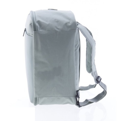 Mochila cinzenta com alças ajustáveis acolchoadas e zíper na parte superior