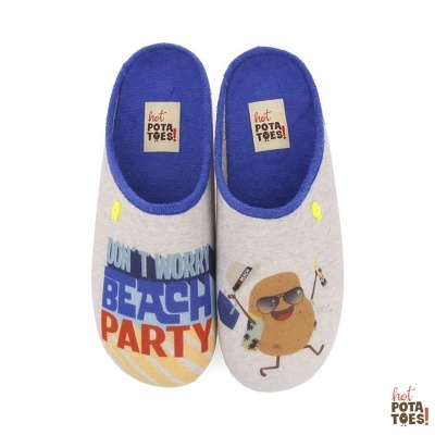 Chinelos cinza com interior azul e estampas coloridas com texto e desenho de batata