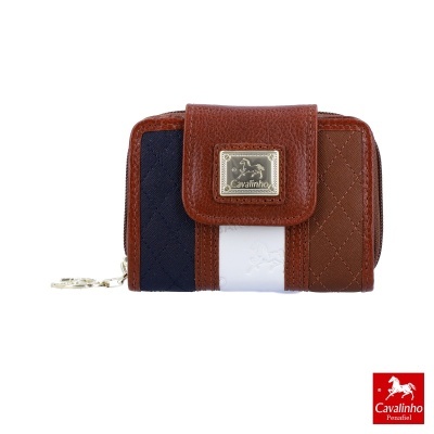 Carteira multicolor com fecho e placa metálica da marca Cavalinho