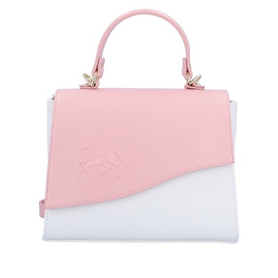Mala de mão rosa e branca com alça superior e relevo de cavalo