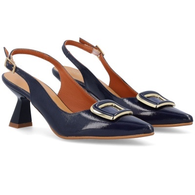 Sapatos de salto médio azul escuro com fivela dourada