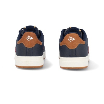 Ténis de pele azul-marinho com detalhes em castanho e sola branca, vista traseira
