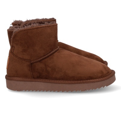 Botas de inverno castanhas com interior felpudo e sola de borracha.