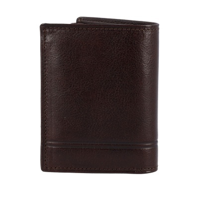 Carteira masculina castanha em pele com textura suave e linha horizontal em relevo