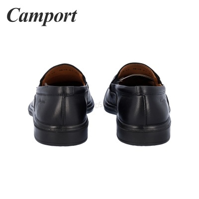 Sapatos castanhos escuros em pele vistos de trás com logo Camport