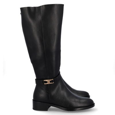 Botas altas pretas de pele com fivela dourada