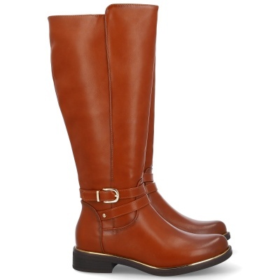 Botas altas castanhas em pele com fivela dourada e sola preta.