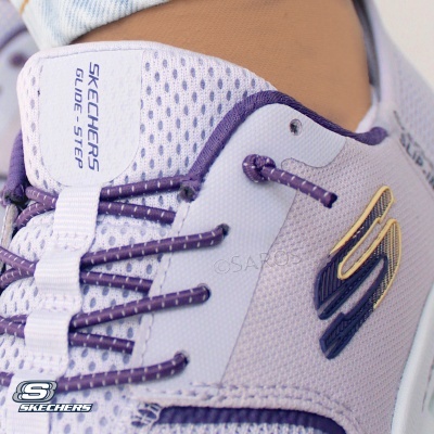 Ténis Skechers Glide-Step branco e roxo próximo
