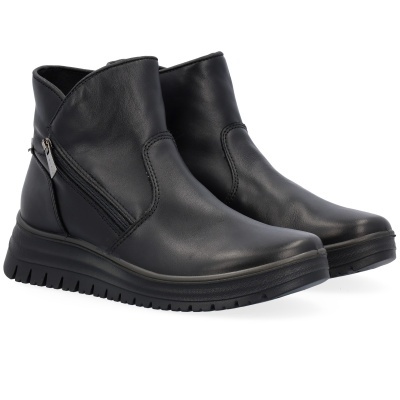 Botins pretos de pele com fecho lateral