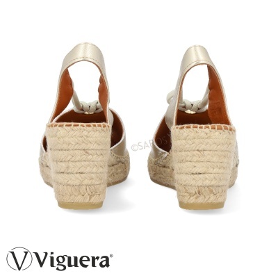 Sandálias cunha em corda douradas vistas de trás