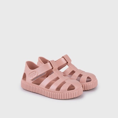 Sandálias infantis cor de rosa em plástico com fecho de velcro