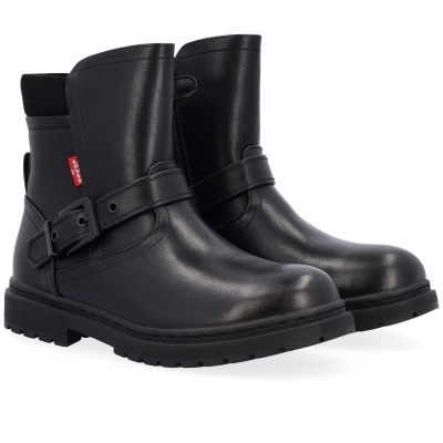 Botas pretas de couro com fivela lateral e sola antiderrapante
