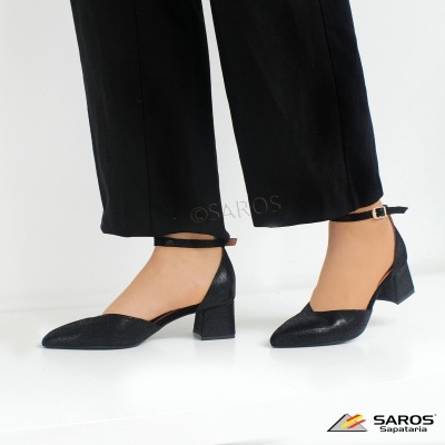 Sapatos de senhora pretos de salto médio com tira no tornozelo