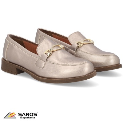 Sapatos mocassim femininos pérola com fivela dourada