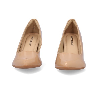 Sapatos de salto alto cor de bege brilhante com verniz