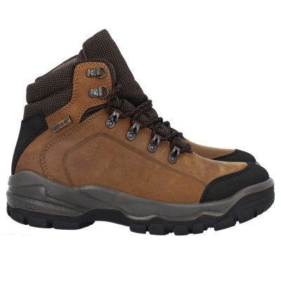 Bota de caminhada castanha e preta em fundo branco