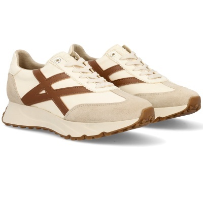 Sapatilhas bege e castanho com detalhes em camurça e largura lateral castanha