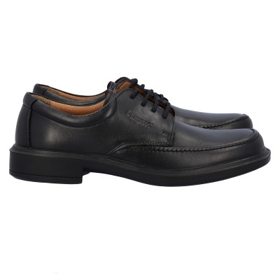 Sapatos masculinos pretos em pele com atacadores