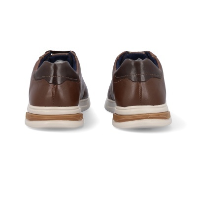 Sapatilhas castanhas em pele sintética vista de trás