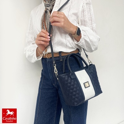 Mala de mão e tiracolo preto e branco detalhes dourados