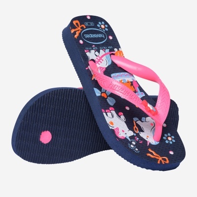 Chinelos Havaianas rosa com sola azul e estampa de unicórnios