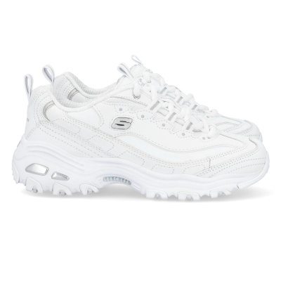 Ténis brancos Skechers com sola espessa e logótipo