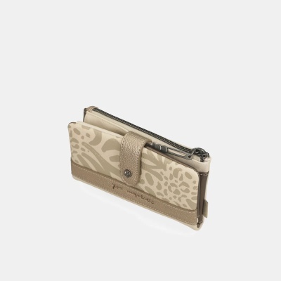Carteira bege com padrão animal print e fecho de correr