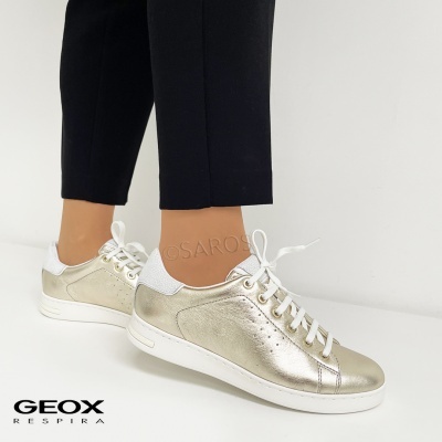 Sapatilhas Geox douradas metalizadas com sola branca e detalhes em branco