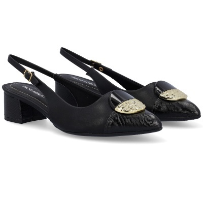 Sapatos de senhora pretos com salto quadrado e detalhe dourado