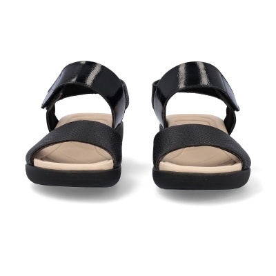 Sandálias pretas femininas com tiras em diferentes texturas, sola preta e palmilha bege