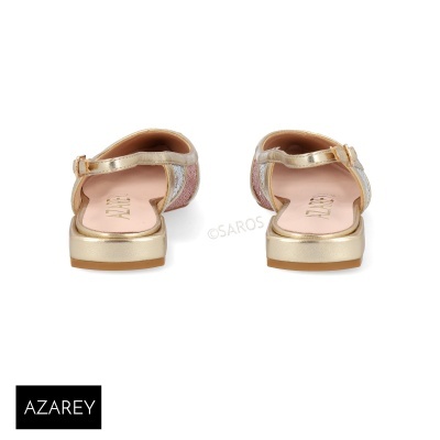 Sandálias rasas femininas douradas com tecido brilhante rosa e prata e sola castanha