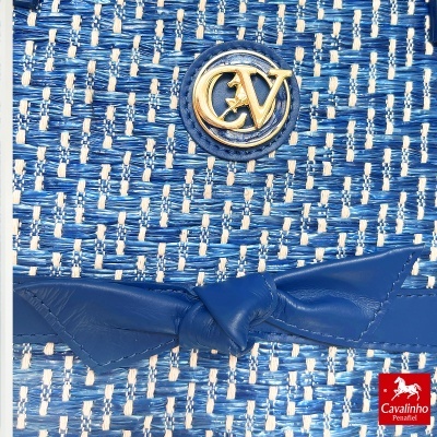 Mala em tecido azul e branco com laço azul e logótipo metálico dourado CV